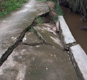 Jalan Lingkungan Sei Telan Amblas, Warga Minta di Perbaiki