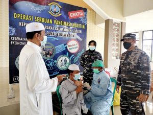 Ciptakan ‘Herd Immunity’ Lanal Banjarmasin Gelar Servak Maritim di Ponpes Darul Ilmi