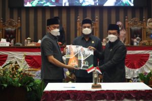 Sekda Sampaikan Pendapat Akhir Eksekutif 4 Raperda Inisiatif DPRD Tanah Bumbu