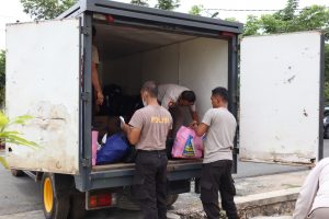 Bantu Banjir HST, Polres Tanah Bumbu Kirim Paket Sembako
