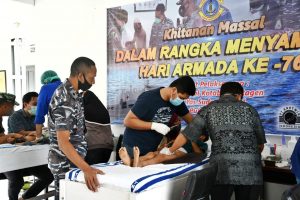 Sambut Hari Armada Ke-76 TNI AL Kotabaru Gelar Khitan Massal