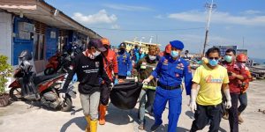 Sat Pol Air Polres Kotabaru Bersama Basarnas Evakuasi Mayat Mengapung Perairan Sarang Tiung