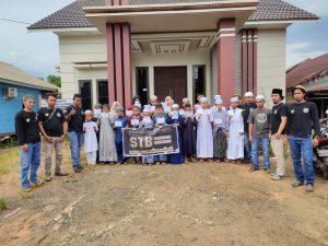 Komunitas Solidaritas Tanpa Batas Santuni Ratusan Anak Yatim dan Santri Ponpes