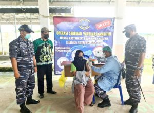 Ratakan Herd Immunity di Masyarakat, Lanal Banjarmasin Gelar Serbuan Vaksinansi Maritim