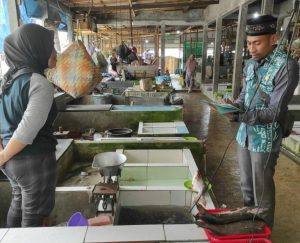 DKUMP2 Tanah Bumbu Cek Timbangan Pedagang Pasar