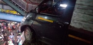 Sopir Injak Pedal Gas Tanpa Menginjak Kopling, Seruduk Tembok dan Timpa Bumil
