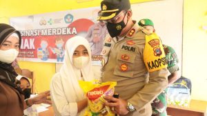 Kapolres Tanbu Kunjungi SDN 2 Bulu Rejo, Pantau Vaksin Massal