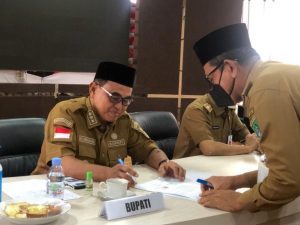 Kepala SKPD Pemkab Tanbu Tandatangani Pakta Integritas