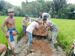 Meski Hari Libur, Babinsa Kodim 1002/HST Tetap Laksanakan Pembinaan