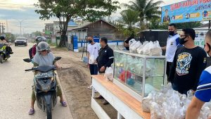 “Jum’at Berkah” Polsek Satui Salurkan 400 Nasi Bungkus