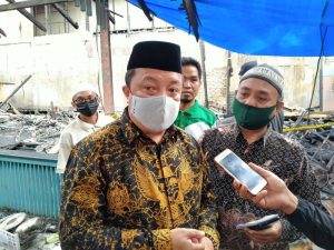 Rosehan, Salurkan Sembako Korban Kebakaran Pasar Lama