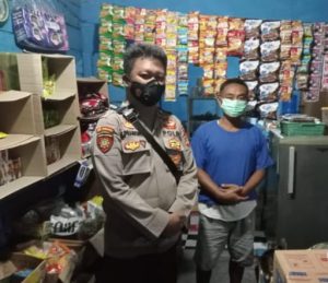 Aipda Eko Pramono Sambangi Warga Sosialisasikan Prokes