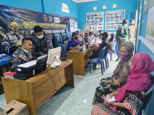 Antusias, Lansia Ikuti Servak Lanal Banjarmasin