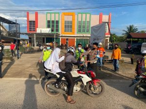 Rutinitas “Jumat Berkah” Polsek Satui Salurkan 550 Nasi Bungkus