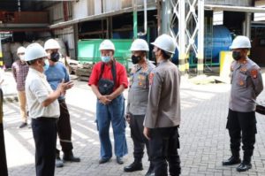 Kapolres Kotim Kunjungi PT. SSM dan PT. Wilmar Pastikan Stok Minyak Goreng Aman