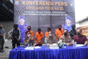 Polda Kalsel Ungkap “Illegal Logging” 245 Batang Kayu Log Diamankan