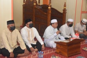 Bukber, Kapolres dan Ketua Bhayangkari Cabang Tanah Laut Santuni Anak Yatim