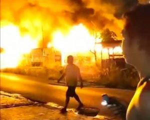 Si Jago Merah Mengamuk di Pujon 7 Kios Hangus Terbakar