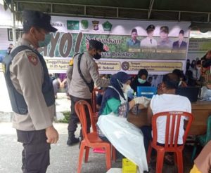 Polsek Sukamara Lakukan Pengamanan dan Monitoring Vaksinasi Covid-19