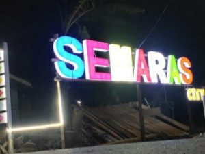 Rogoh Kocek Pribadi Kades Semaras Hias Sepanjang Jalan Dengan Lampu