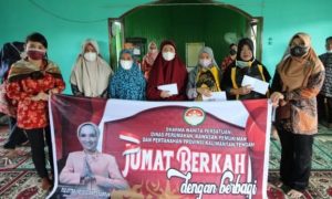 Jumat Berkah, DWP Disperkimtan Kalteng Bagikan Sembako