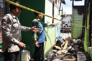 Usai Tinjau Lokasi Kebakaran, Bupati Kotabaru Langsung Salurkan Bantuan