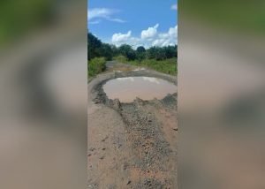 Warga Keluhkan Jalan Rusak di Tanah Laut “Bak Kubangan Kerbau”
