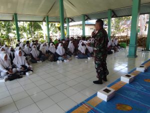 Danramil 06/Barabai Bekali Peserta LDKS Dengan Kedisplinan