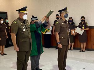Kajari Pulang Pisau Pimpin Langsung  Serah Terima Jabatan Kasi Pidum