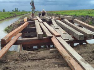 Pembongkaran Jembatan Sungai Trantang Diduga Tak Miliki Izin