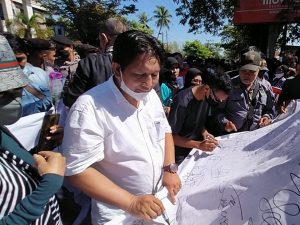 LEKEM Gelar Aksi Dukung Mardani H Maming di PN Tipikor Banjarmasin