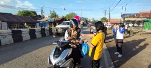 Makan Gratis Bersama Kapolsek Satui, Personel Bagikan 400 Nasi Bungkus