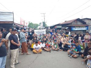 Aktivis Perempuan Kalsel Juga Ikut Blokade Jalan Pasar Batuah