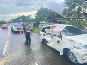 Triton Tabrak Avanza, Pengemudi Minibus Meninggal