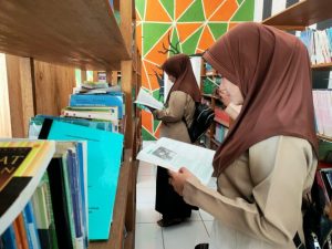 Pustakawan MA Darul Azhar Berharap Donasi Buku Terus Mengalir