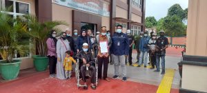Puluhan Warga Serdangan Datangi PN Batulicin, Dukung Moril Kades Andi Tanra Fitriadi