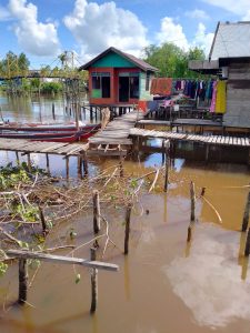 Jalan Titian Desa Tinggiran Rusak Parah, Warga Mohon Bantuan