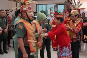 Kasad Dudung Dianugrahi Gelar Oleh Dewan Adat Dayak Kalteng