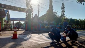 Kreatif, Pelajar di Satui Buat Zebra Cross