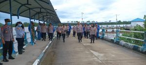 Pastikan Keselamatan Masyarakat, Wakapolda Kalteng Cek Pengamanan Kawasan Pelabuhan Bahaur