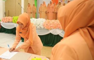 Ketua dan Pengurus DWP SKPD se-Tanah Bumbu Secara Resmi Dikukuhkan