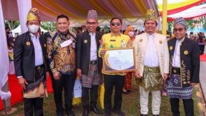 Pemkab Tanbu Turut Hadir dan Terima Penghargaan Dalam Puncak Perayaan Harjad ke-72 Provinsi Kalsel