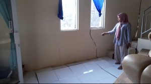 Bangunan Rumah Retak, Warga Minta Perusahaan Tambang Membebaskan