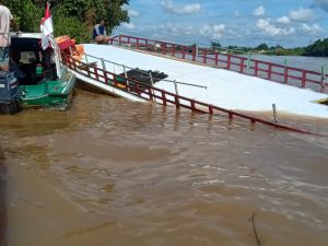 KM Berkah LSR Tenggelam Di DAS Kahayan, Tim Gabungan Berhasil Tarik Kepinggir