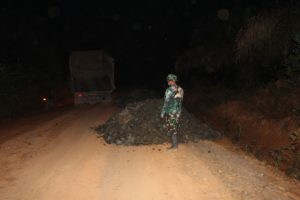 Kejar Target, Satgas TMMD ke-114 Kodim 1022 Tanah Bumbu Kerja Sampai Malam