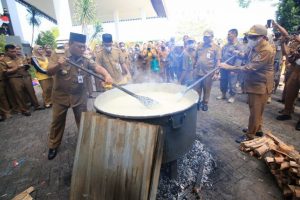 Peringati 10 Muharram 1444 H Pamprov Kalsel ‘Mengawah’ Bubur Asyura