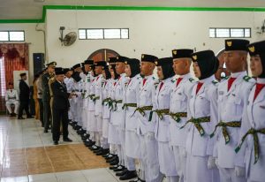 Kasdim 1022 Tanah Bumbu Hadiri Pengukuhan Paskibra Angkatan ke-19