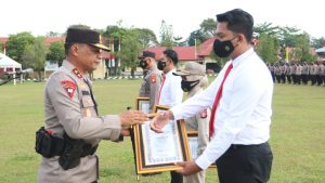 1 Personel Diberhentikan, 52 Terima Penghargaan Kapolda Kalteng