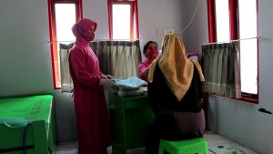 Bidan Bhayangkari Cabang Pulang Pisau Bantu Ibu Hamil Akan Melahirkan
