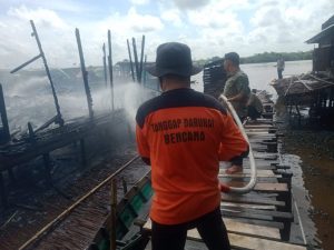 Kebakaran Hanguskan 4 Rumah Kayu di Kapuas, Pemilik Alami Luka Bakar